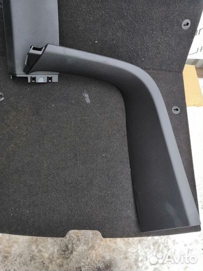 Обшивка багажной двери Mercedes GLE A1667403400