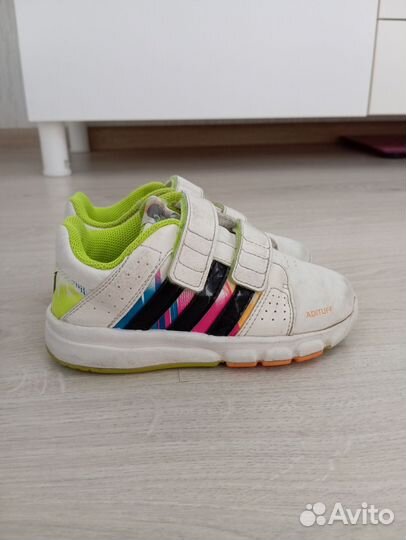Кроссовки adidas и сандали