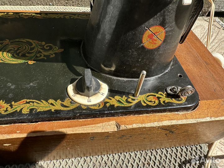 Швейная машинка с электроприводом «Подольск»