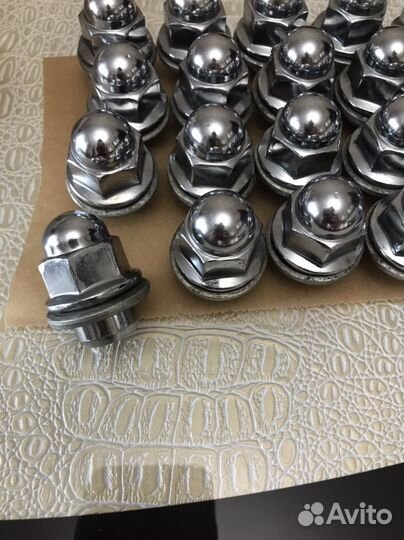 Гайка колесная, хромированная.На колесные диски