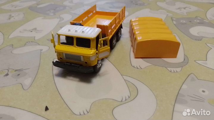 Машинка металлическая газ 66