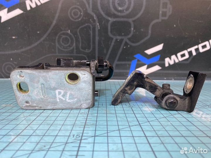 Петля двери задняя левая Audi A6 C6 BDW 2005