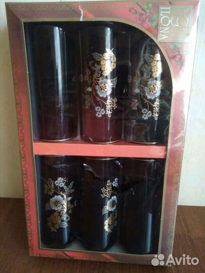 Набор стаканов из темного стекла