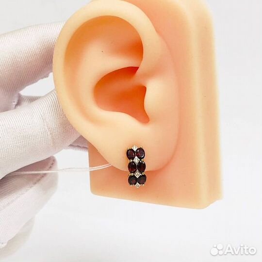 Золотые серьги с камнем