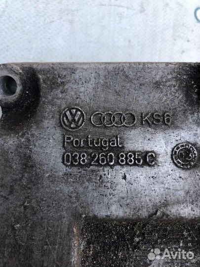 Кронштейн компрессора кондиционера 038260885C