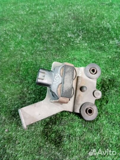 Клапан пневмоподвески задний Toyota Harrier