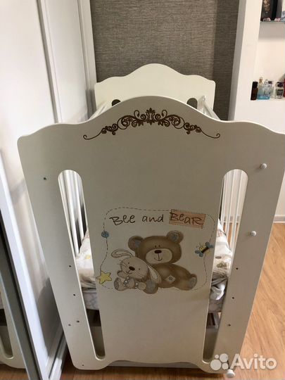 Кроватка для новорожденных с маятником