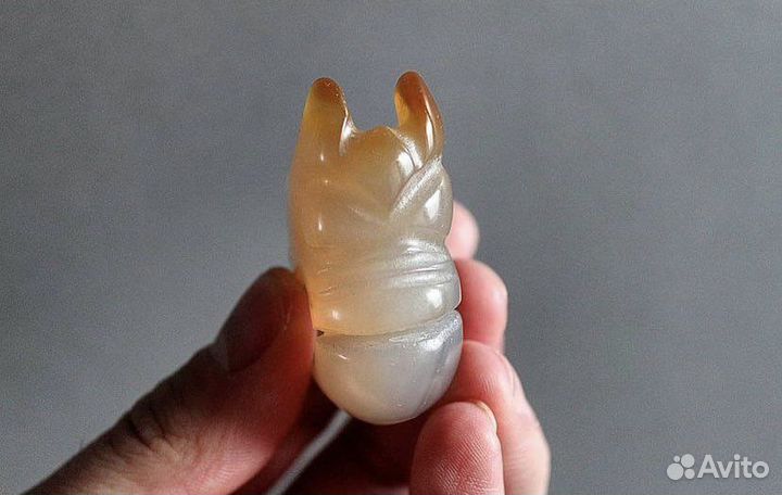 Амулет «Эмбрион дракона» красный агат Хуншань