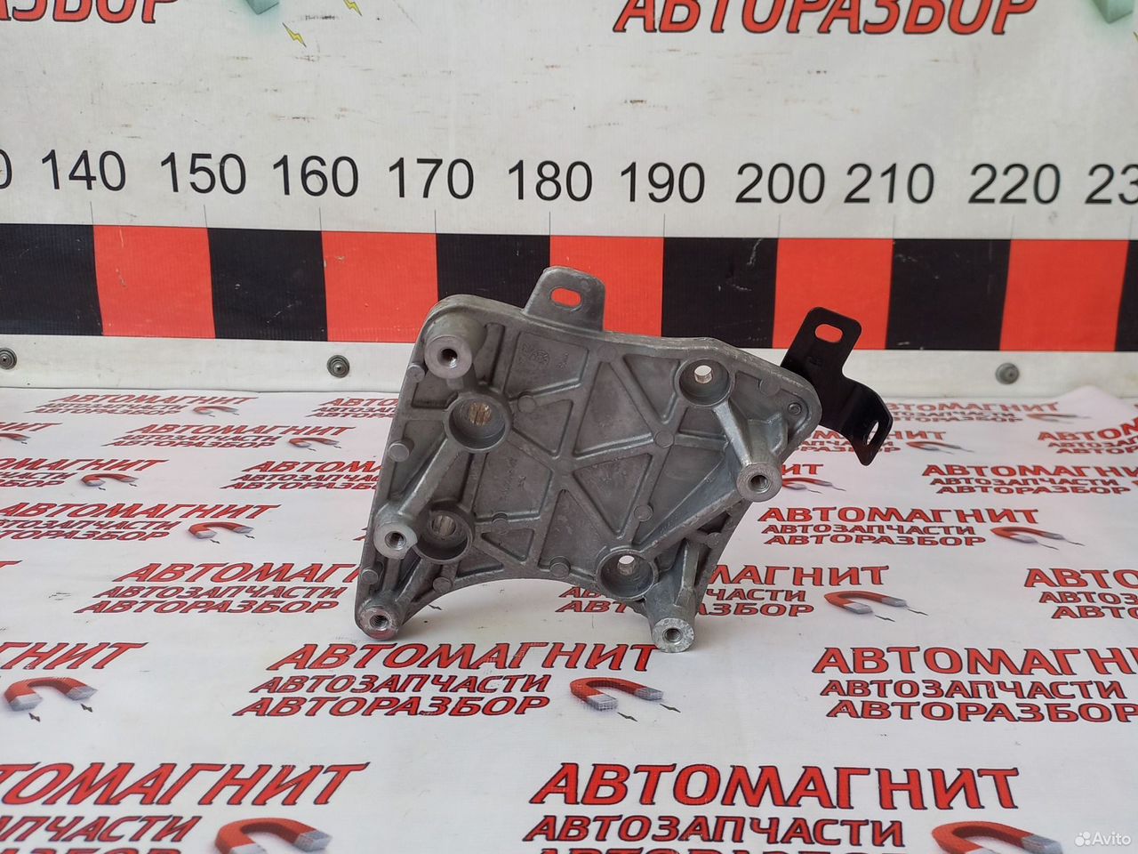 Кронштейн компрессора кондиционера Lixiang L9