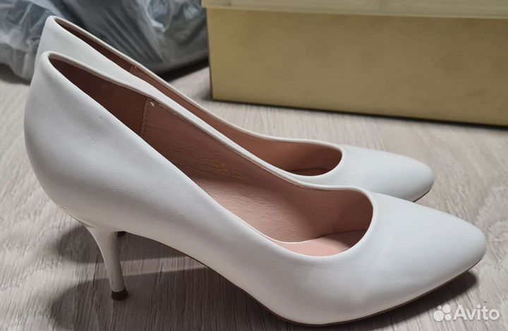 Туфли белые 38