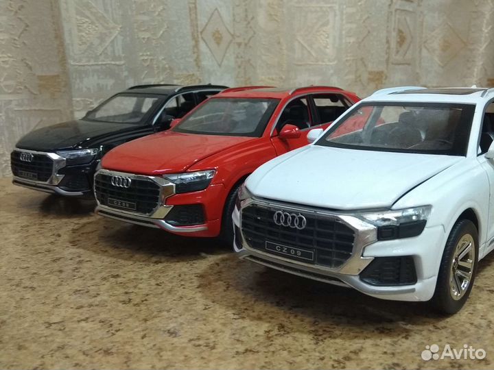Модель автомобиля audi q8 1:24