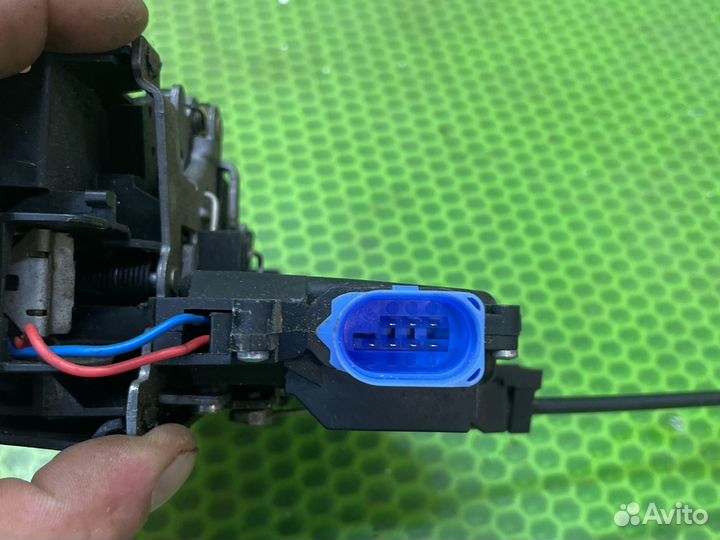 Задний правый замок двери октавия а5