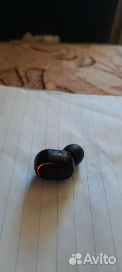 Беспроводной наушник 1