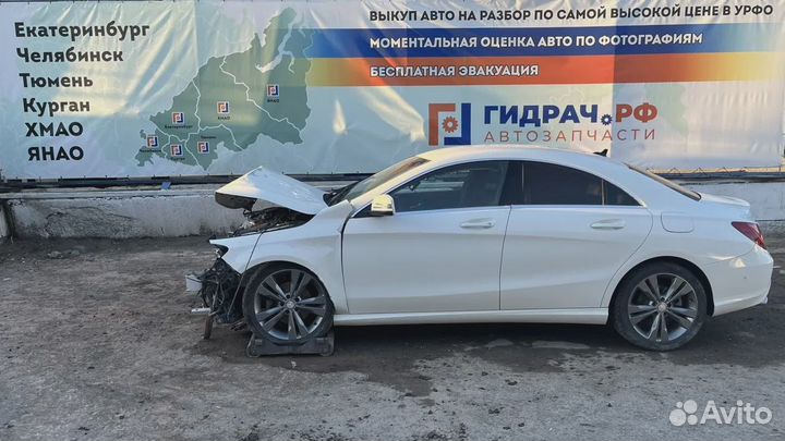 Обшивка стойки средней правой верхняя Mercedes-Ben