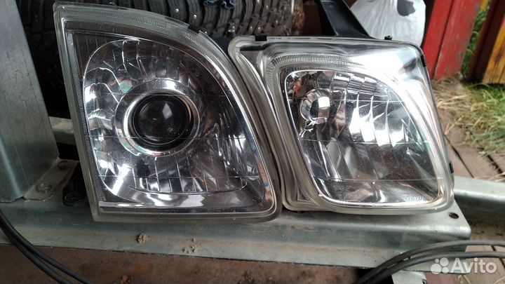 Передняя правая фара на Lexus Lx 470
