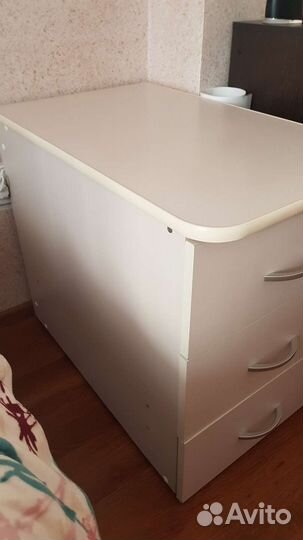 Детская кроватка с маятником и ящиком