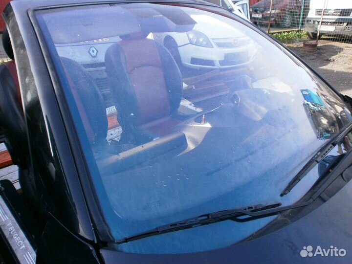 Стекло лобовое Peugeot 206 CC 2002г