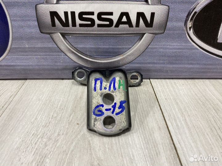Петля двери Nissan almera G15 Лев