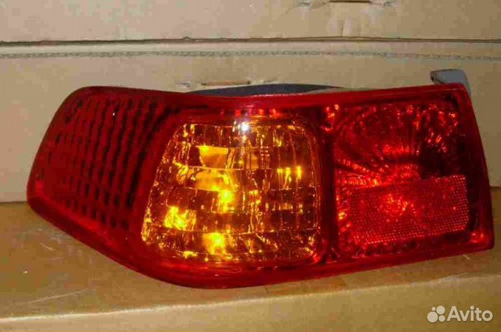Фонарь задний левый задний левый Toyota Camry