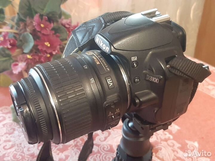 Nikon D3100 с объективом