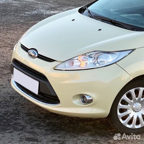 Бампер передний в цвет Ford Fiesta MK6
