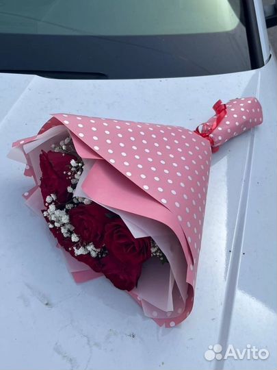 Букет из роз и гипсофилы