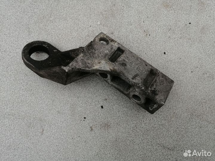 Кронштейн (подъёмная проушина) для Renault Logan
