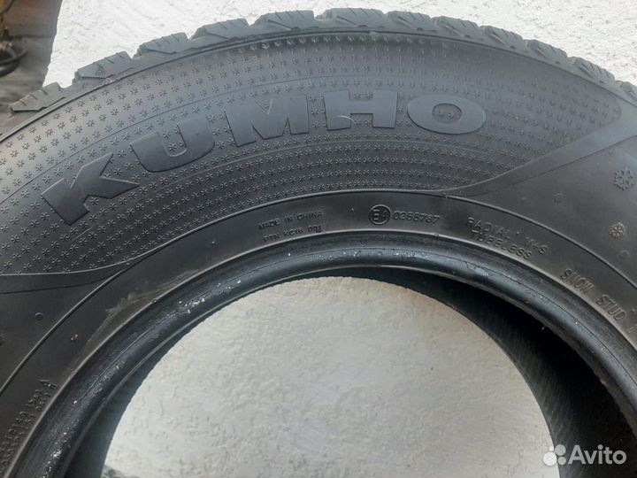 Kumho I'Zen RV Stud KC16 245/70 R16 107T