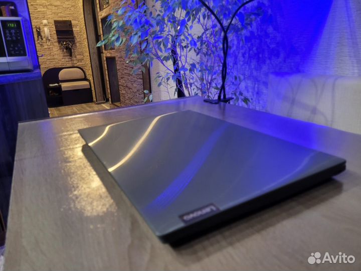 Продам мощный ноутбук