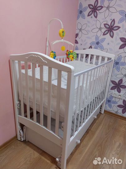 Детская кроватка с маятником Дерево