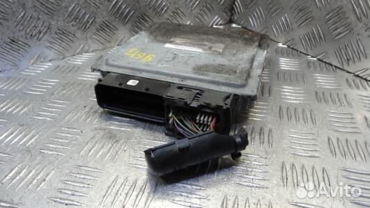 Блок управления двс volkswagen passat B6 (96Y03PC0