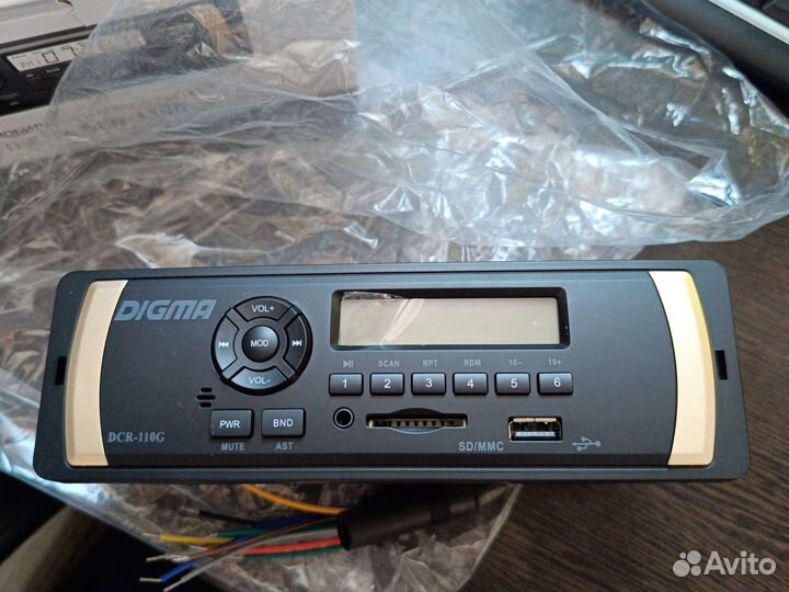 Автомагнитола Digma DCR-110G