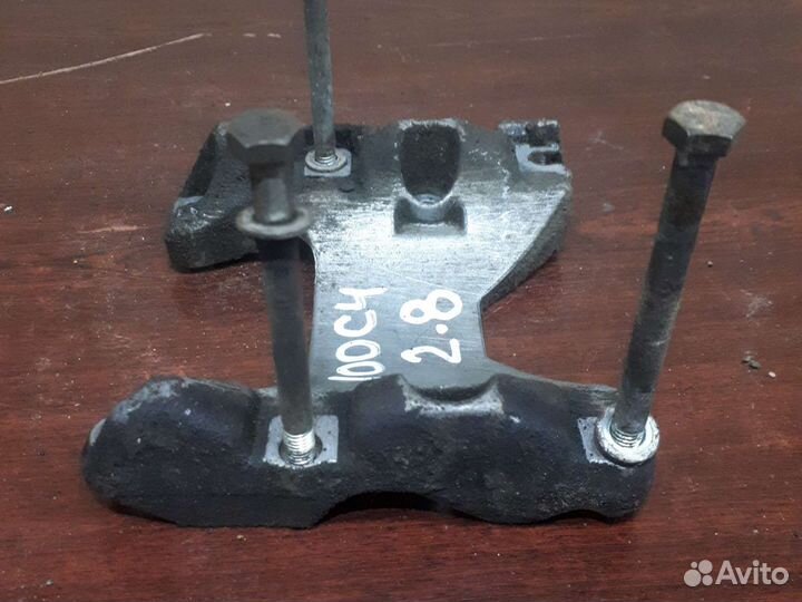 Кронштейн компрессора кондиционера ауди 100с4