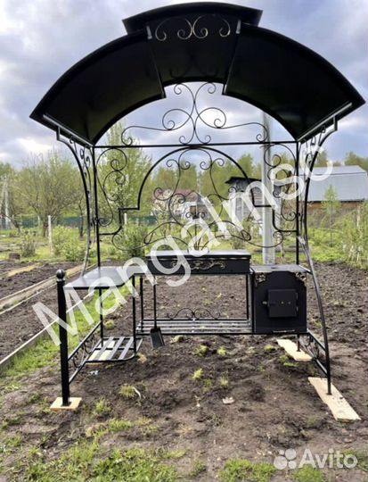 Мангал с крышей