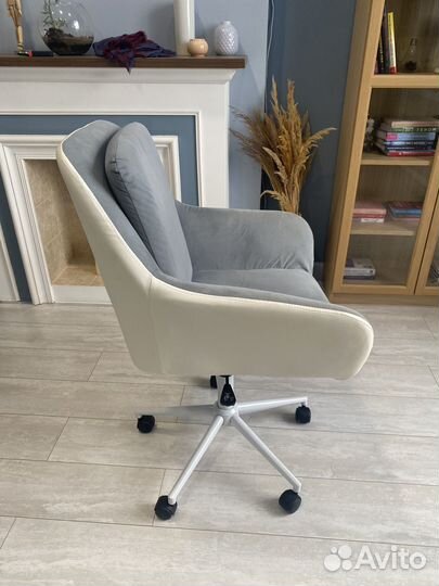 Кресло на колесиках