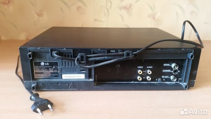 Видеомагнитофон LG P43W