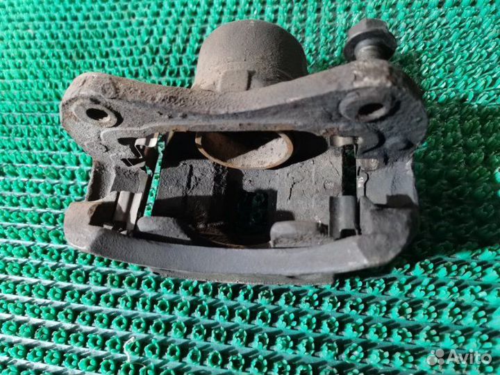 Суппорт тормозной передний левый Hyundai Sonata 3