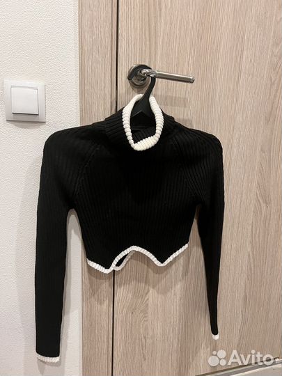 Свитер укороченный