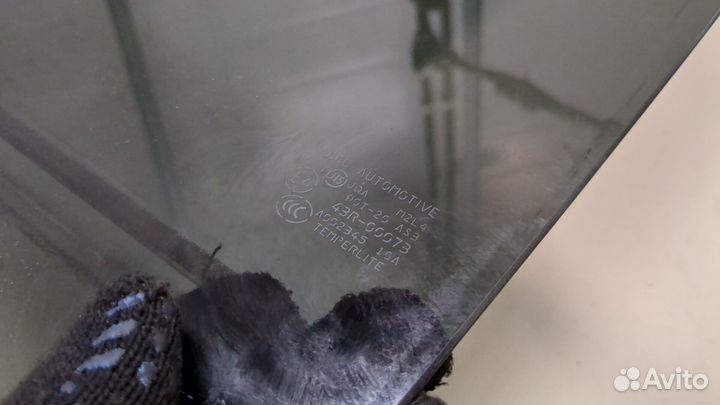 Стекло боковой двери Infiniti QX56, 2012