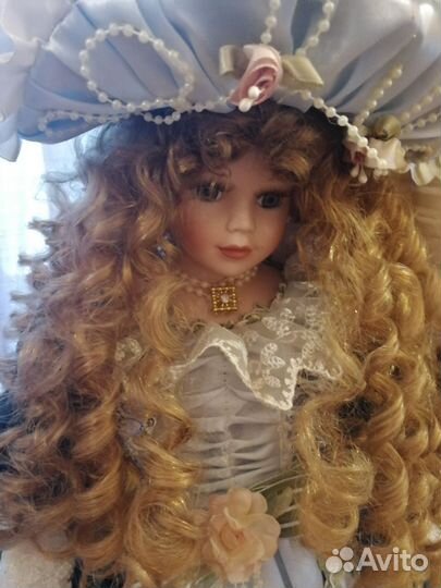 Кукла фарфоровая на подставки