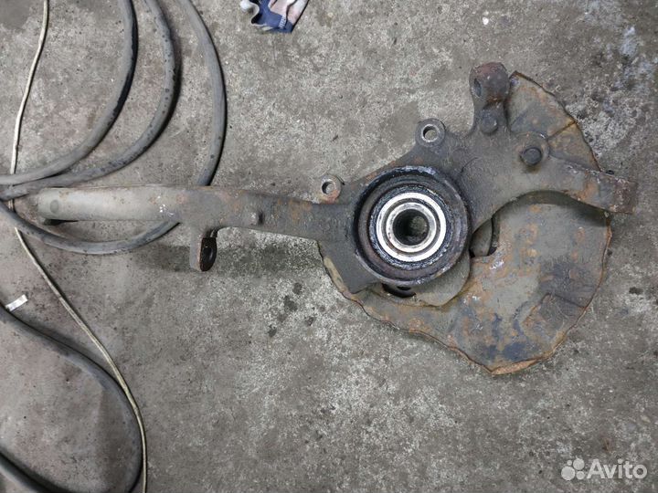 Передний правый поворотный кулак mercedes Е211