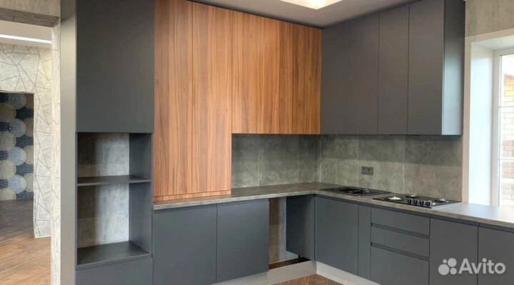 Кухня под потолок модная