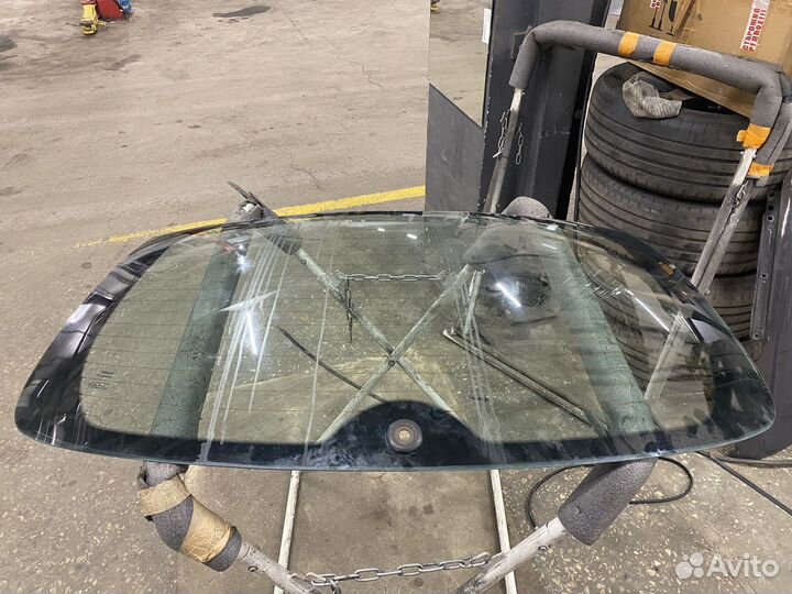 Стекло двери багажника Nissan Micra K12E