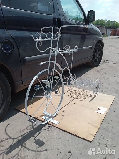 Ковка,велосипед-подставка под цветы