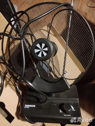 Антенна комнатная с усилителем