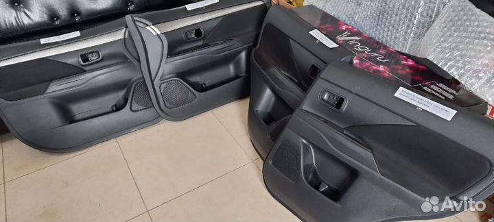 Обшивка двери Мицубиcи Аутлендер 3 2012