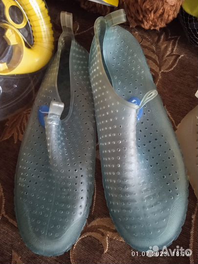 Детям для плавания тапочки, маски с трубкой, ласты