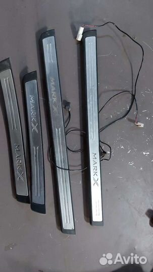 Накладки порогов на Toyota Mark X