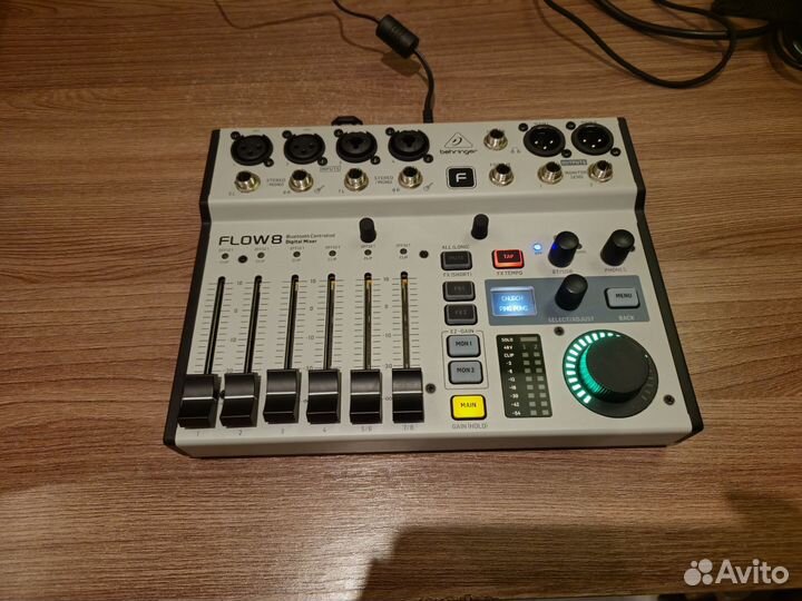 Микшерный пульт behringer flow 8