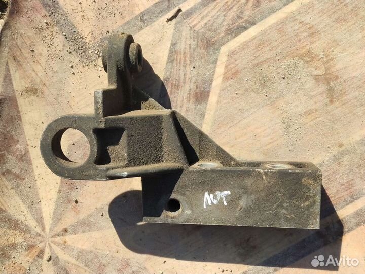 Кронштейн головки блока цилиндров Рено Логан